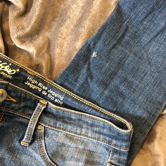 ON HOLD Lightly distressed jeans - Picture 6 of 8